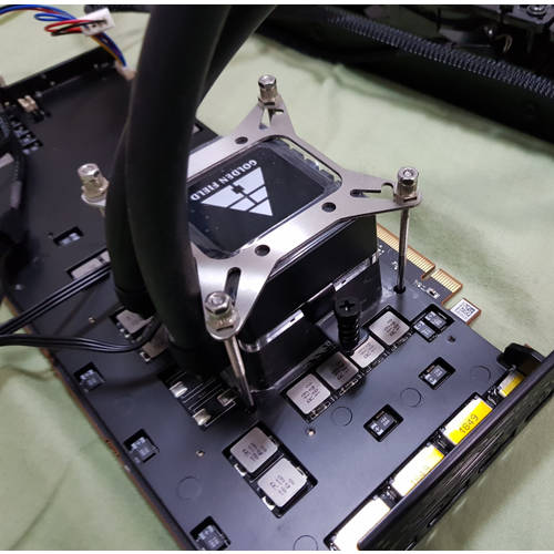 하자없는 주문제작 AMD 그래픽카드 Radeon VII（R7) 개조 일체형 분할 수냉식 쿨러 범용 버클 + 동판