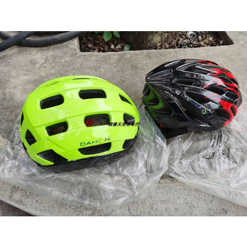 자전거 사이클 헬멧 일체형 형태 헬멧 안전모 초경량 가능 고속 조절 사이즈 품절 재고 처리 2 컬러