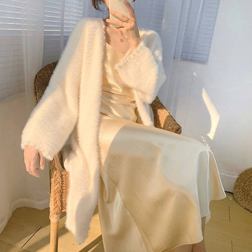 화이트 모헤어 스웨터 니트 케이스 여성 가을 겨울 니트 오픈 셔츠 루즈핏 캐주얼 꾸안꾸 소프트 젠틀 느낌  신제품 신상 밍크 캐시