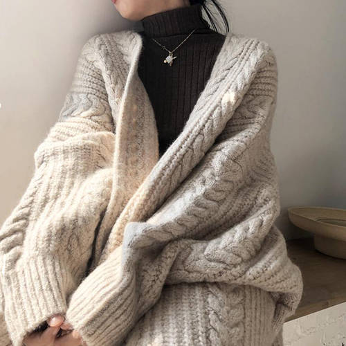 V 칼라 범퍼 두꺼운 스웨터 여성 가을 겨울  신제품 신상 레트로 캐주얼 꾸안꾸 루즈핏 미디 플레어 꽈배기 니트 오픈 셔츠 케이스