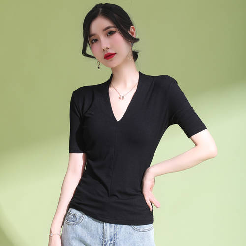 블랙 V 칼라 t 셔츠 여성용 여름철 얇은 상품  신상 신형 신모델 슬림핏 섹시한 이너 여성용 스판 반팔 순면 상의