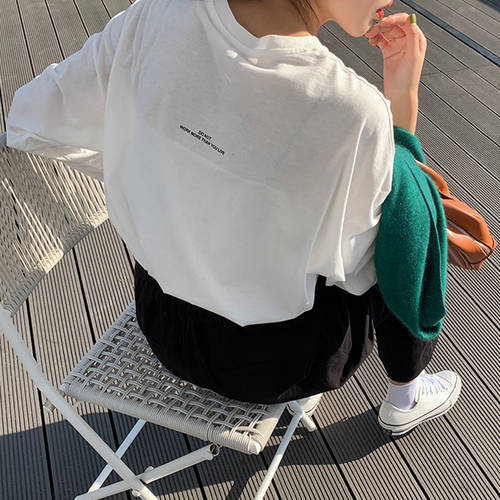 도시 선박과 후면 소폭 조정 콤팩트 작은 글씨 (암) 한국 여성복  가을옷 신상 신형 신모델 단색 롱 소매 바닥 티셔츠 T셔츠