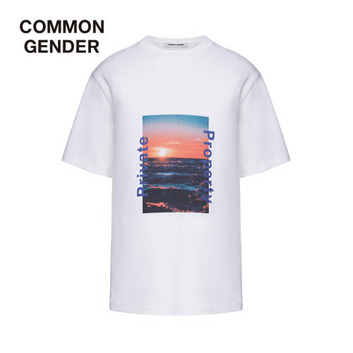 MOCO 남성의류 브랜드 COMMON GENDER 써머 여름용 순면 라운드 넥 개성있는 유행 프린팅 T 짧은 셔츠 소매